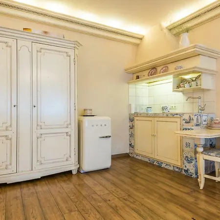 Angel House Vilnius, Pilies *