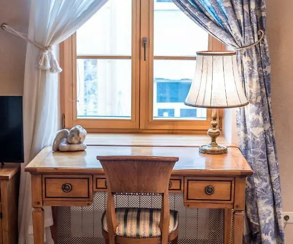 Angel House Vilnius, Pilies *